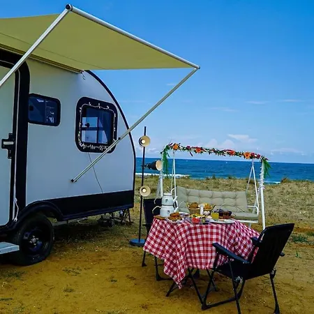 Апартаменты Caravan Serenity - Huzurlu Bir Karavan Tatili Ve Sobali Kis Bahcemiz *
